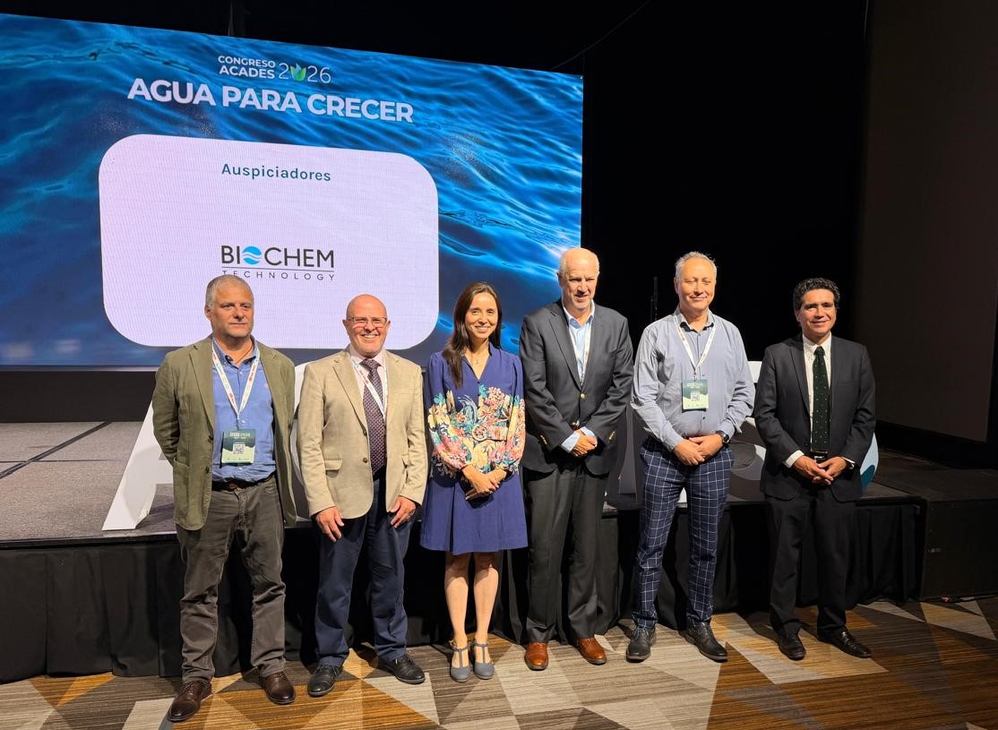 Foto Daniela, Guillermo y otros participantes.jpeg