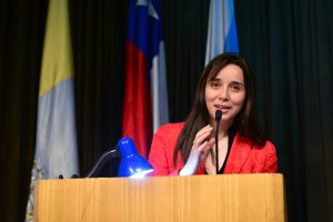 Profesora Daniela Rivera, da la Facultad de Derecho UC, durante su ponencia en las Jornadas de Derecho y Gestión de Aguas